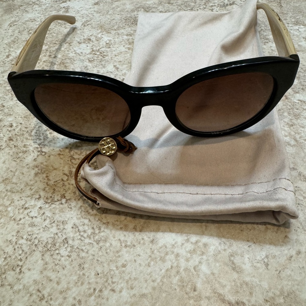 Tory Burch black cat eye sunglasses with case gently worn